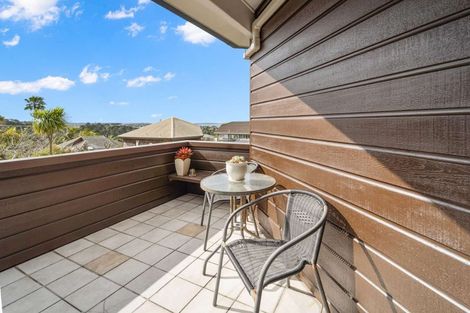 Photo of property in 1/56 Aberdeen Road, Campbells Bay, Auckland, 0620