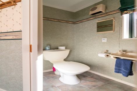 Photo of property in 42 Guildford Drive, Paraparaumu, 5032