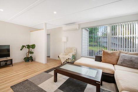 Photo of property in 5 Maori Hut Road, Red Beach, 0932