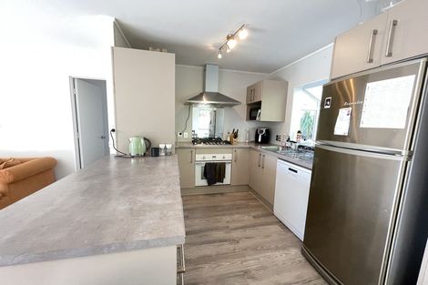 Photo of property in 2/14 Camilla Grove, Totara Vale, Auckland, 0629