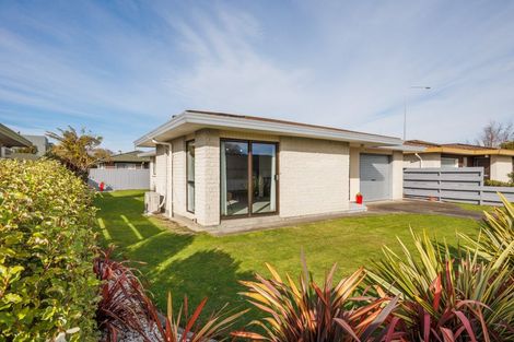 Photo of property in 2b Droylsden Place, Palmerston North, 4410
