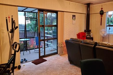 Photo of property in 2/131 Glenmore Road, Sunnyhills, Auckland, 2010