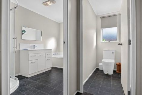 Photo of property in 35 Nottingham Drive, Hamilton East, Hamilton, 3216
