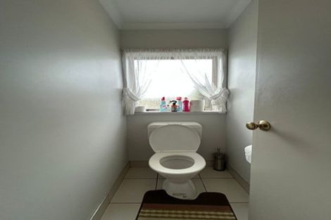 Photo of property in 5 Fitchburg Place, Mangere, Auckland, 2022
