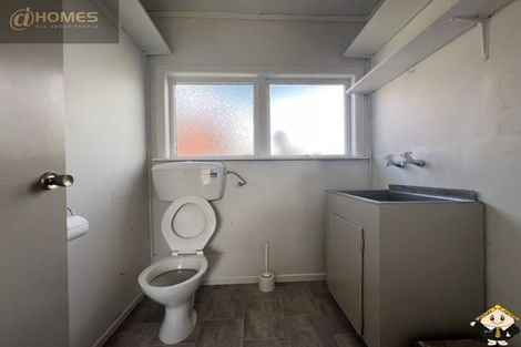 Photo of property in 84 Roberts Road, Te Atatu South, Auckland, 0610