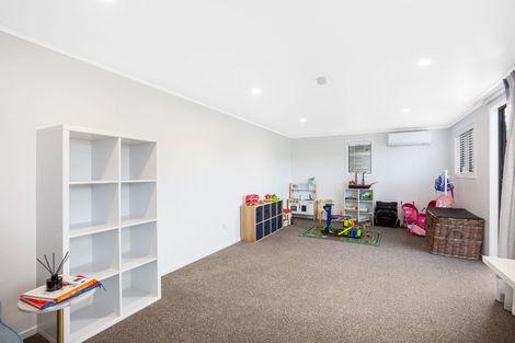 Photo of property in 19 Seagull Place, Whitby, Porirua, 5024