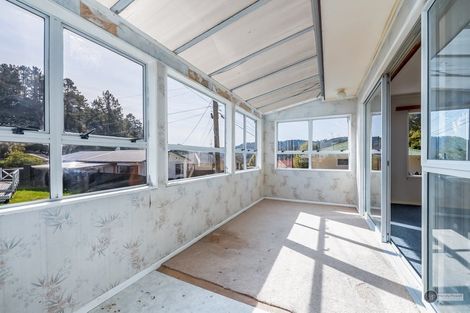 Photo of property in 2/22 Shackleton Grove, Stokes Valley, Lower Hutt, 5019