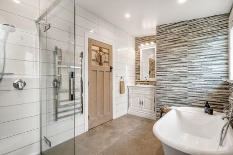 Photo of property in 17 Griggs Road, Whitford, Howick, 2571