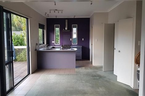 Photo of property in 103 Island Bay Road, Beach Haven, Auckland, 0626