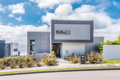 Photo of property in 6 Bendigo Grove, Newlands, Wellington, 6037