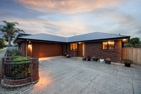 Photo of property in 3 Palm Avenue, Hokowhitu, Palmerston North, 4410