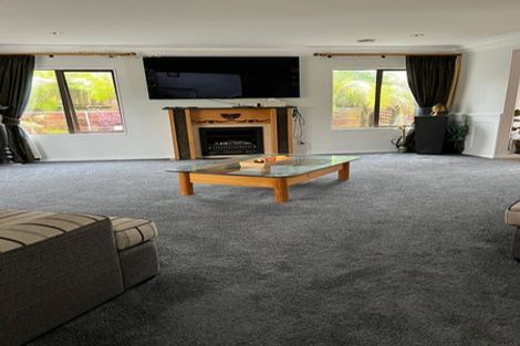 Photo of property in 11 Rosses Place, Pinehill, Auckland, 0632