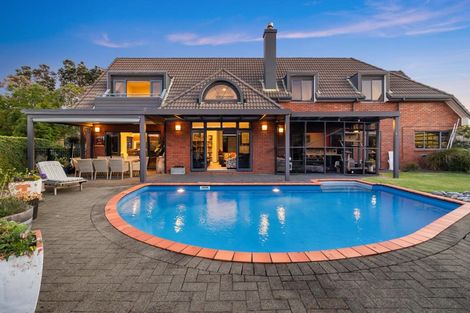 Photo of property in 28 Connemara Court, West Harbour, Auckland, 0618