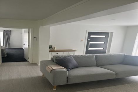 Photo of property in 16 Thorburn Avenue, Red Beach, 0932