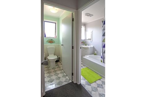 Photo of property in 5 Glucina Place, Glen Eden, Auckland, 0602