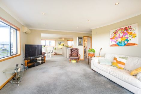 Photo of property in 56 Ruapehu Drive, Fitzherbert, Palmerston North, 4410