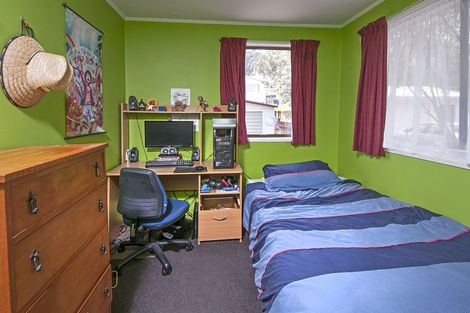 Photo of property in 5 Glucina Place, Glen Eden, Auckland, 0602