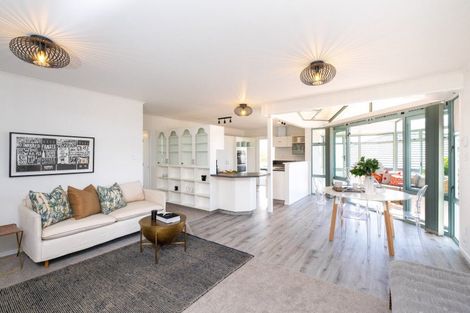 Photo of property in 3/42 Campbell Street, Havelock North, 4130