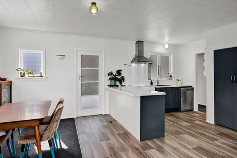 Photo of property in 12 Burns Street, Hawera, 4610