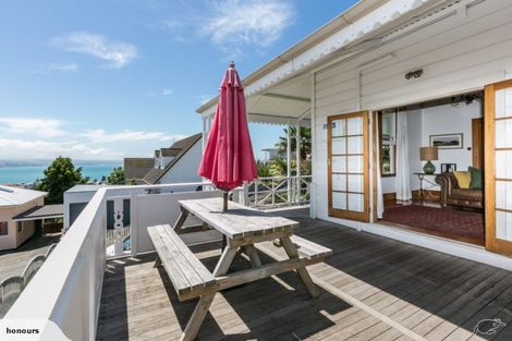 Photo of property in 2 Denholm Road, Hospital Hill, Napier, 4110