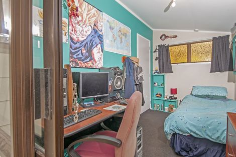 Photo of property in 5 Glucina Place, Glen Eden, Auckland, 0602