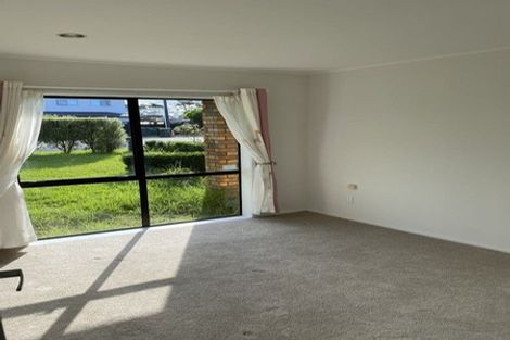 Photo of property in 24 Luckens Road, West Harbour, Auckland, 0618
