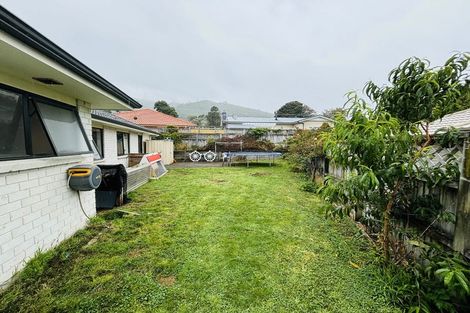 Photo of property in 20a Hira Street, Waikanae, 5036