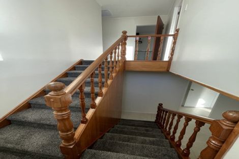 Photo of property in 34 Kingsclere Place, Goodwood Heights, Auckland, 2105