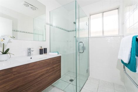 Photo of property in 31 Weatherly Road, Torbay, Auckland, 0630