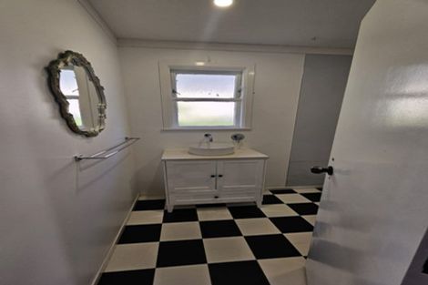 Photo of property in 2a Rewa Street, New Lynn, Auckland, 0600