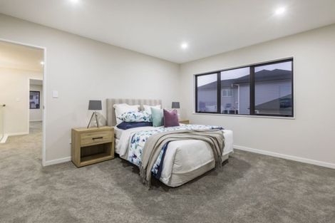 Photo of property in 3 David Rogers Lane, Swanson, Auckland, 0614