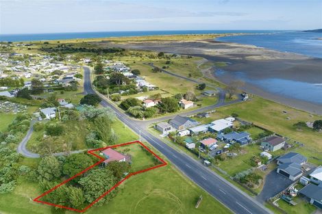 Photo of property in 69 Maunsell Road, Port Waikato, Tuakau, 2695