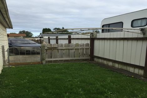 Photo of property in 1/60 Racecourse Road, Waiuku, 2123