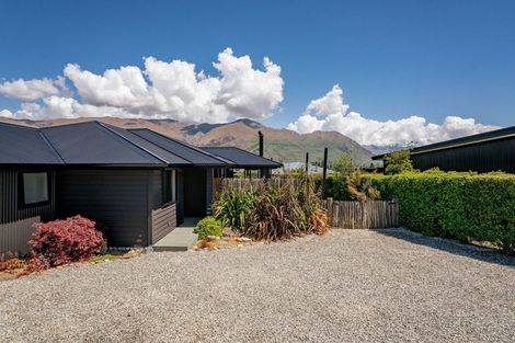 Photo of property in 19 Matipo Street, Wanaka, 9305