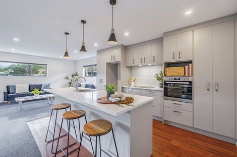 Photo of property in 7 Thornbury Lane, Timberlea, Upper Hutt, 5018