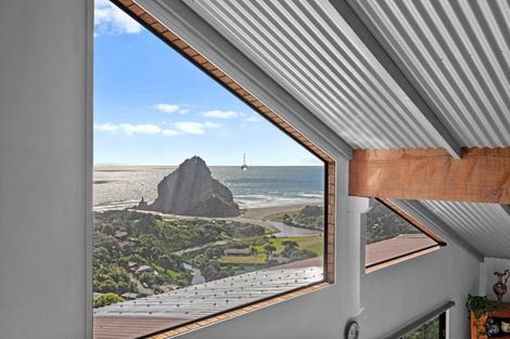 Photo of property in 100 Seaview Road, Piha, New Lynn, 0772