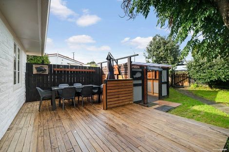 Photo of property in 1/934 East Coast Road, Northcross, Auckland, 0630