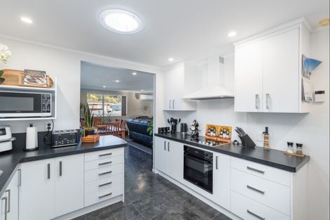 Photo of property in 5a Fremont Grove, Totara Park, Upper Hutt, 5018