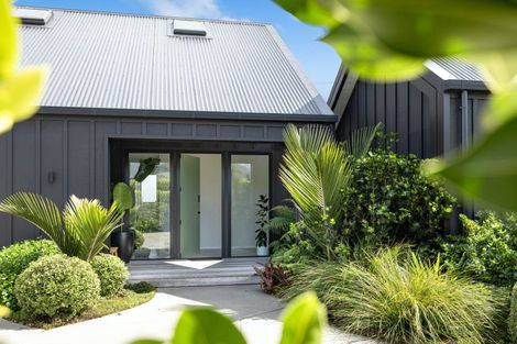 Photo of property in 75 Sandpiper Avenue, Point Wells, 0986