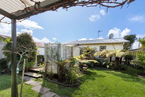 Photo of property in 16 Stark Street, Durie Hill, Whanganui, 4500