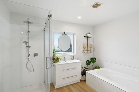 Photo of property in 5b Madeley Road, Mount Pleasant, Christchurch, 8081