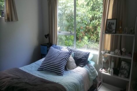 Photo of property in 5a Robert Street, Newlands, Wellington, 6037