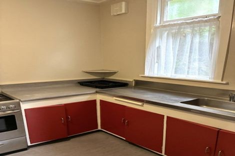 Photo of property in 48 Queens Drive, Lyall Bay, Wellington, 6022