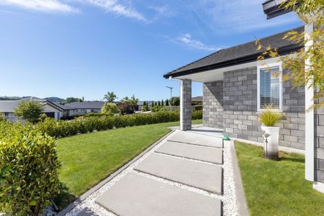Photo of property in 18 Ellesmere Close, Pyes Pa, Tauranga, 3112