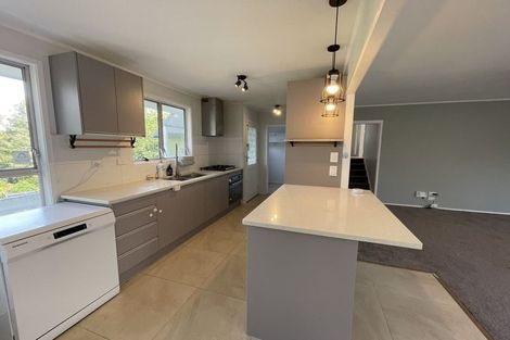 Photo of property in 16 West Glade Crescent, Birkenhead, Auckland, 0626