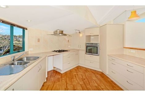 Photo of property in 2/23 Barker Rise, Northcross, Auckland, 0632