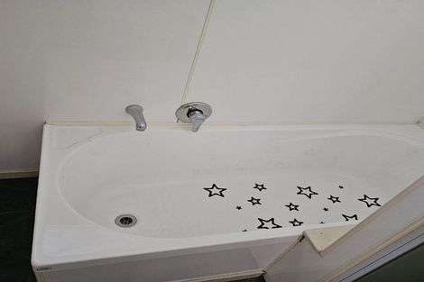 Photo of property in 20 Hindmarsh Street, Henderson, Auckland, 0612