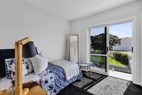 Photo of property in 38d Breakwater Road, Moturoa, New Plymouth, 4310