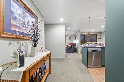 Photo of property in 14 Parkwood Place, Huntington, Hamilton, 3210