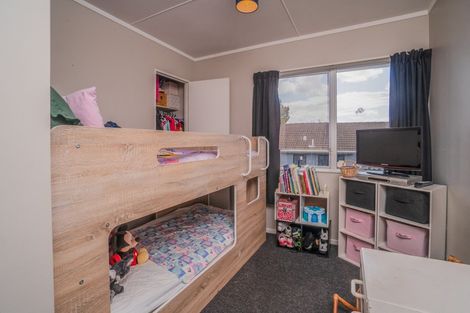 Photo of property in 12 Imperial Place, Henderson, Auckland, 0612